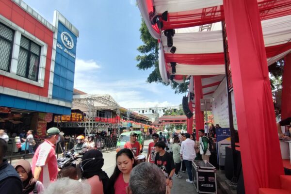 Ada Festival Cap Go Meh, Kebun Raya Bogor Ramai 10.000 Pengunjung