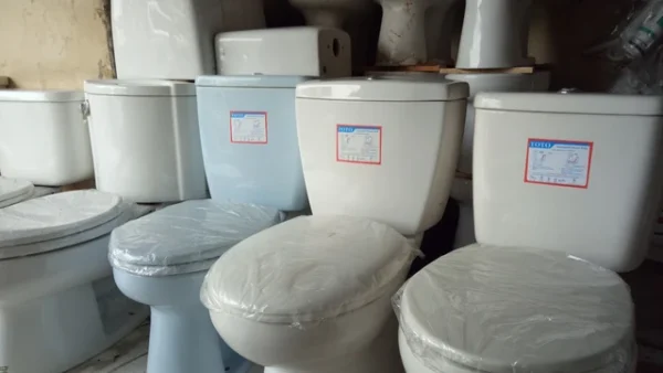 Kloset Bekas Ternyata Banyak yang Jual, Segini Harganya