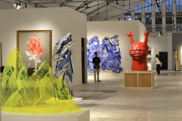 Pameran Seni Rupa di Surabaya, Menampilkan Karya Seniman Lokal